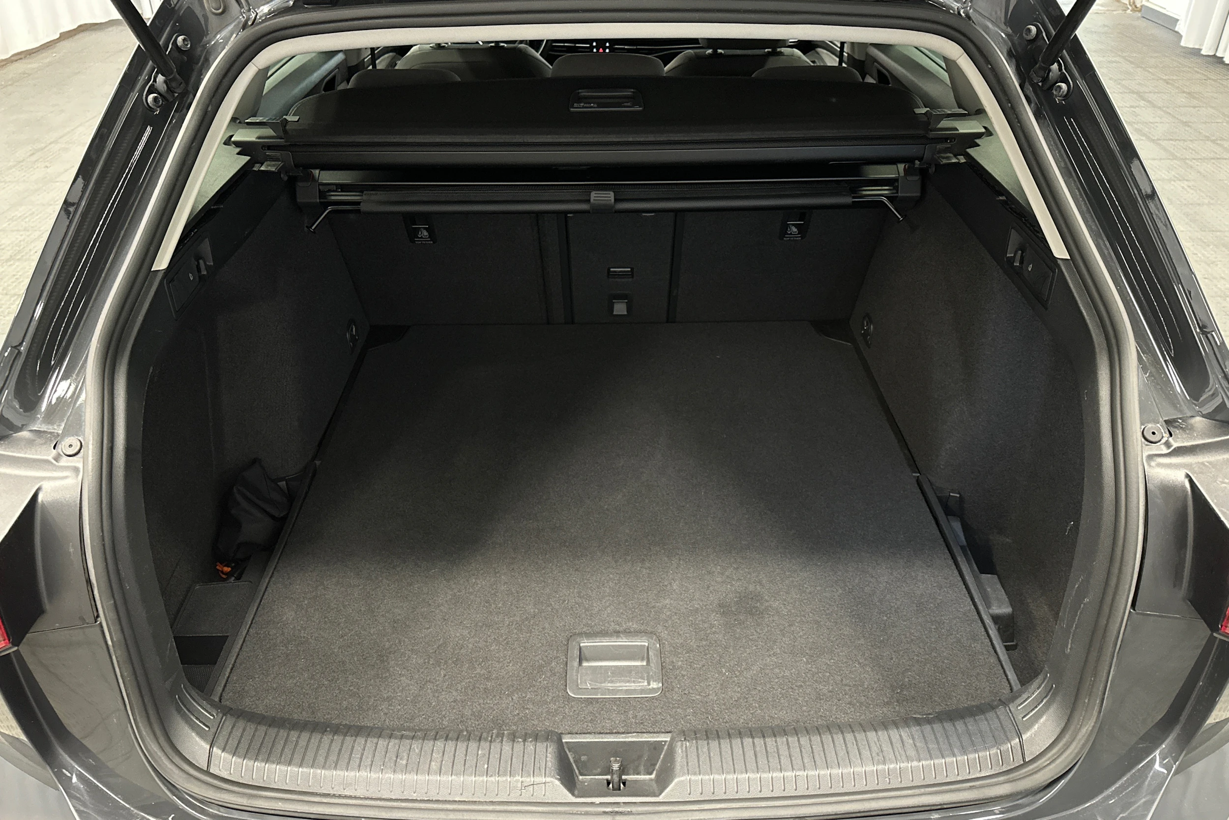 harmaa Volkswagen Golf 2023 kuva 15.