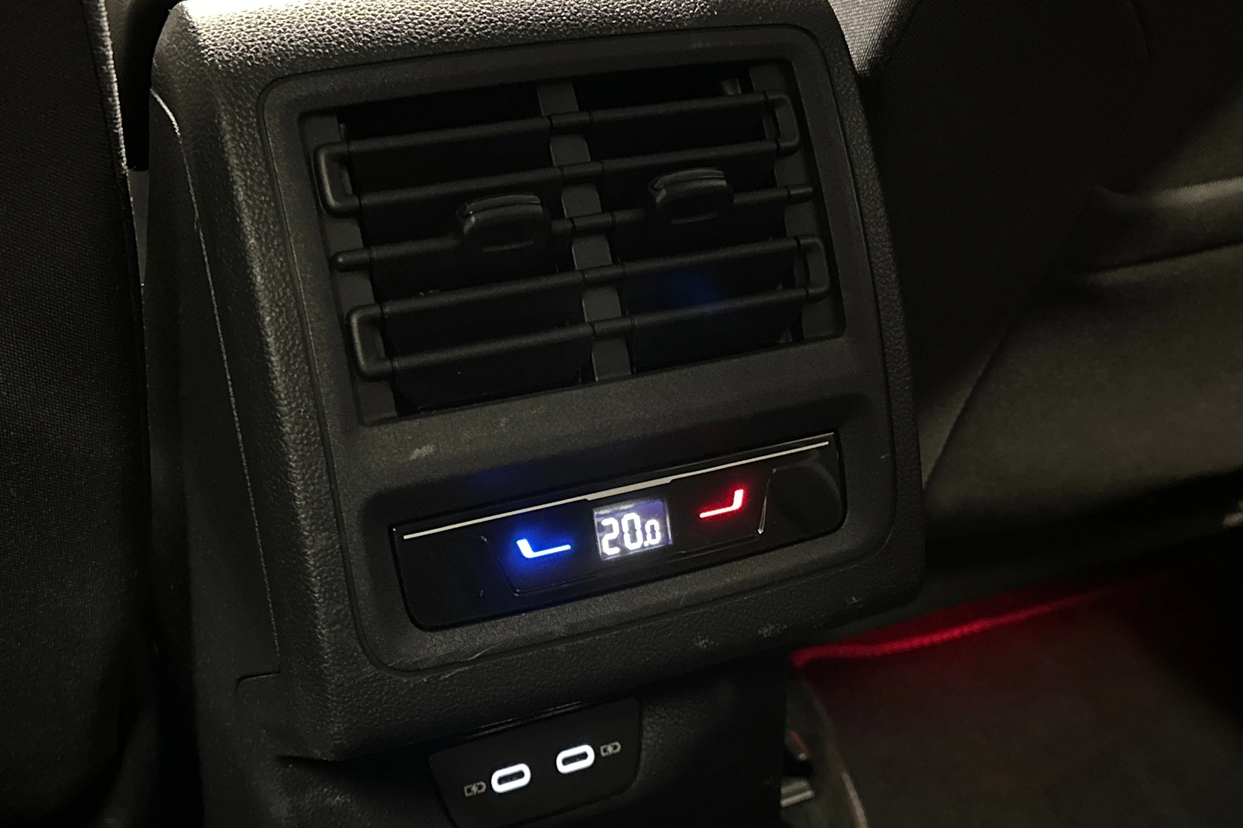 harmaa Volkswagen Golf 2023 kuva 17.
