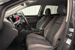 harmaa Volkswagen Golf 2023 kuva 18.