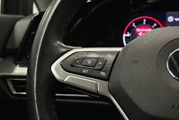 harmaa Volkswagen Golf 2023 kuva 20.