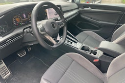 valkoinen Volkswagen Golf 2023 kuva 3.