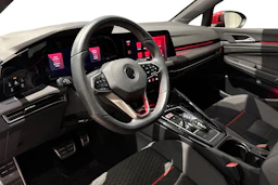 punainen Volkswagen Golf 2023 kuva 6.