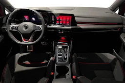 punainen Volkswagen Golf 2023 kuva 7.