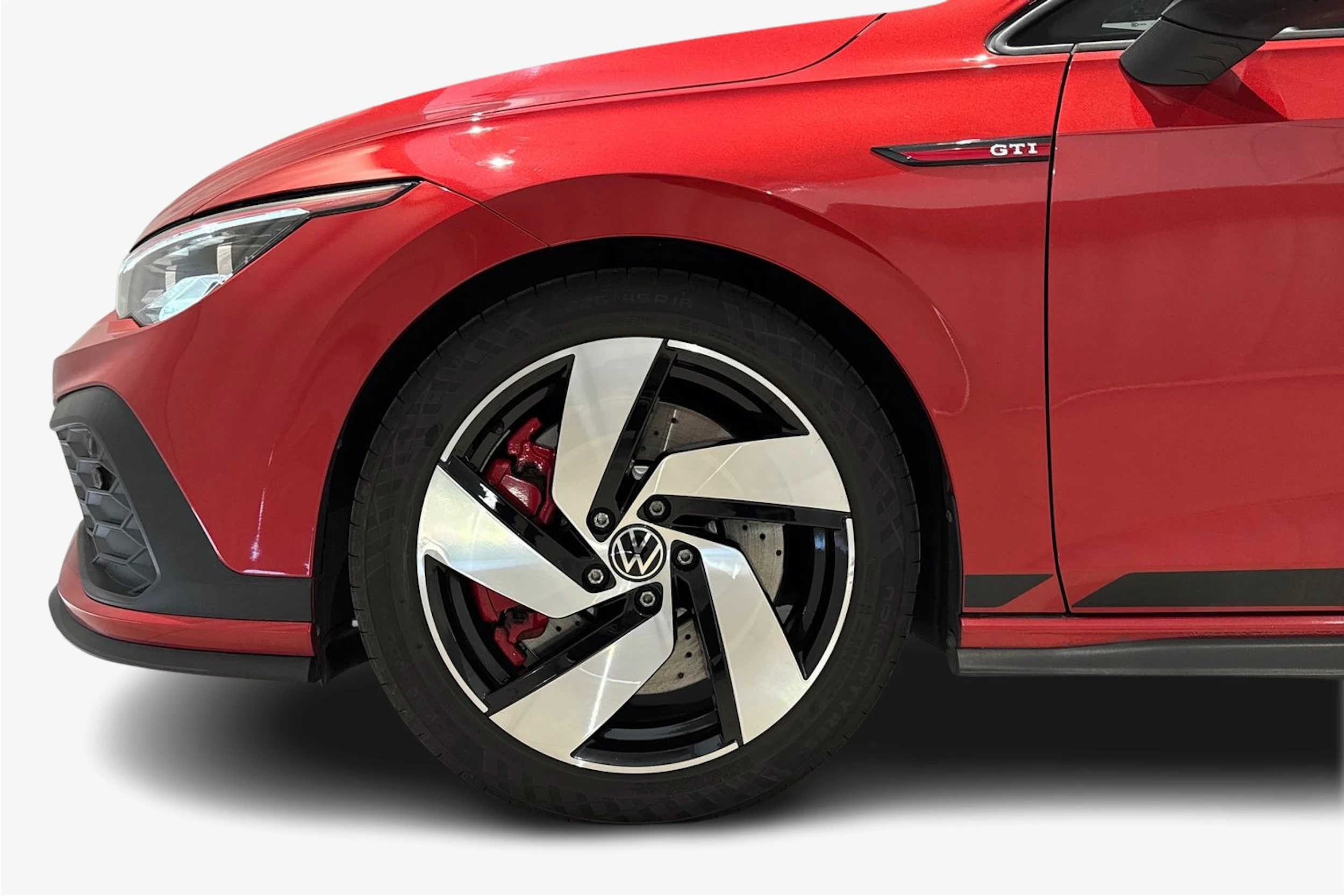 punainen Volkswagen Golf 2023 kuva 9.
