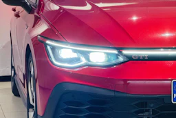punainen Volkswagen Golf 2023 kuva 12.