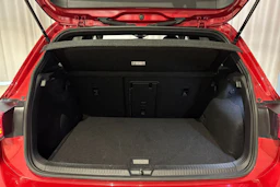 punainen Volkswagen Golf 2023 kuva 13.
