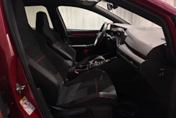 punainen Volkswagen Golf 2023 kuva 14.