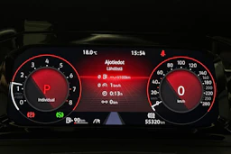 punainen Volkswagen Golf 2023 kuva 16.