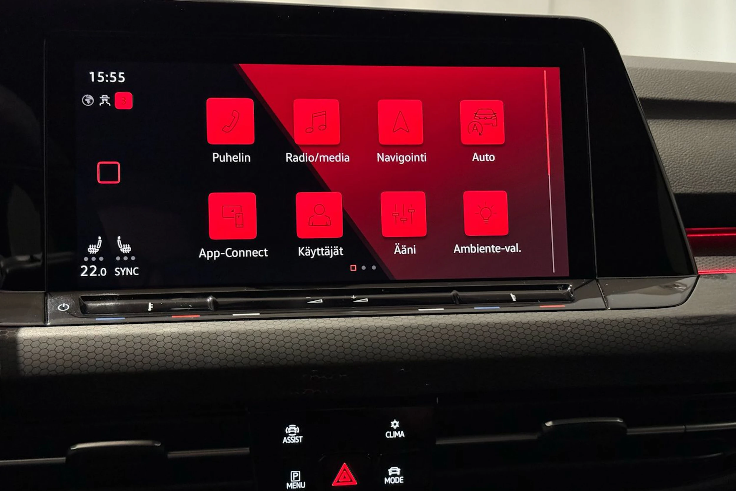 punainen Volkswagen Golf 2023 kuva 17.