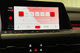 punainen Volkswagen Golf 2023 kuva 22.