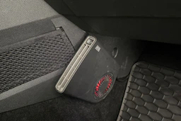 punainen Volkswagen Golf 2023 kuva 27.