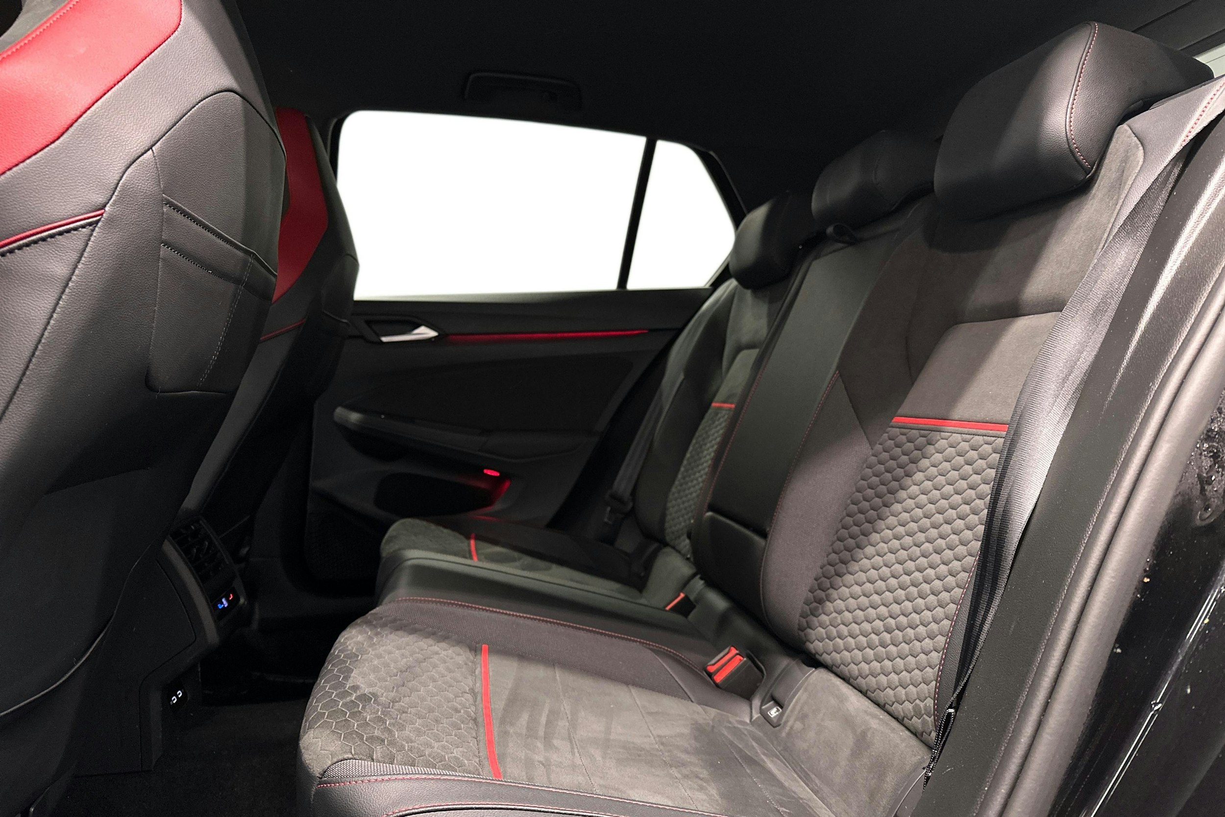 musta Volkswagen Golf 2023 kuva 10.