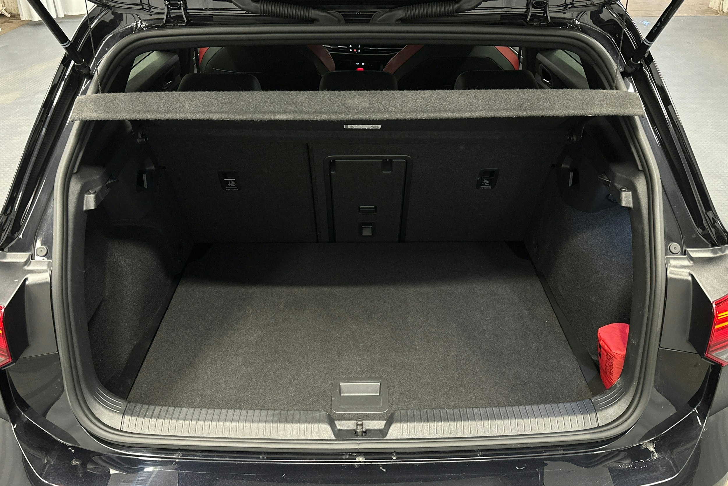 musta Volkswagen Golf 2023 kuva 14.