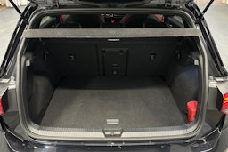 musta Volkswagen Golf 2023 kuva 14.