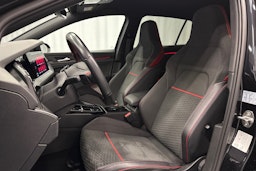 musta Volkswagen Golf 2023 kuva 16.