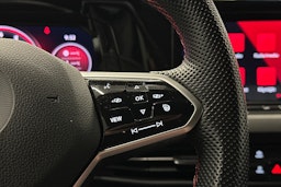 musta Volkswagen Golf 2023 kuva 19.