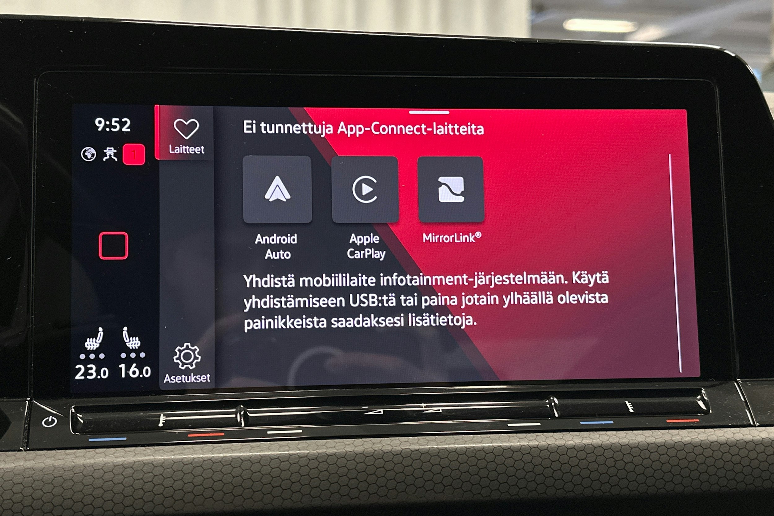 musta Volkswagen Golf 2023 kuva 21.