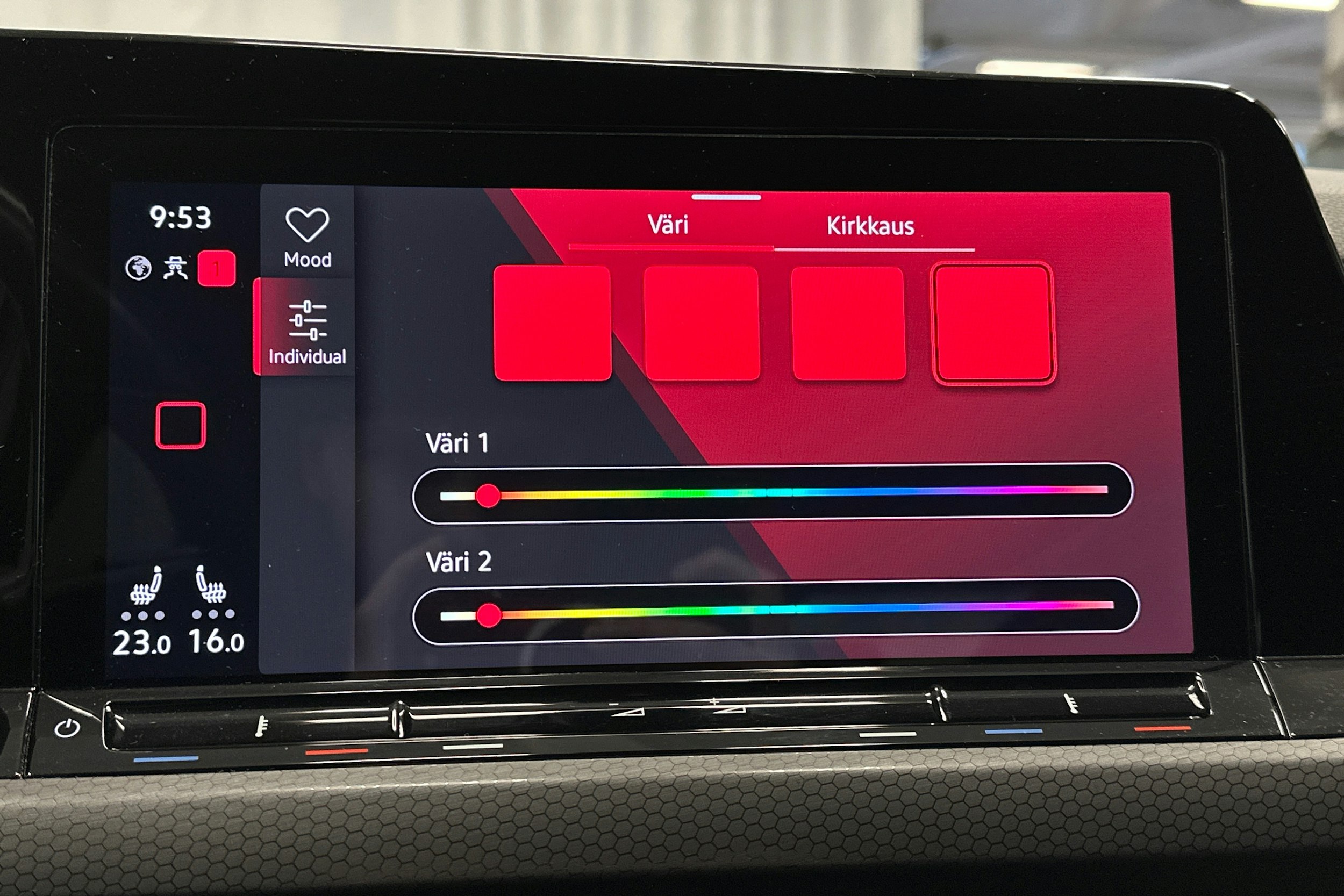 musta Volkswagen Golf 2023 kuva 22.