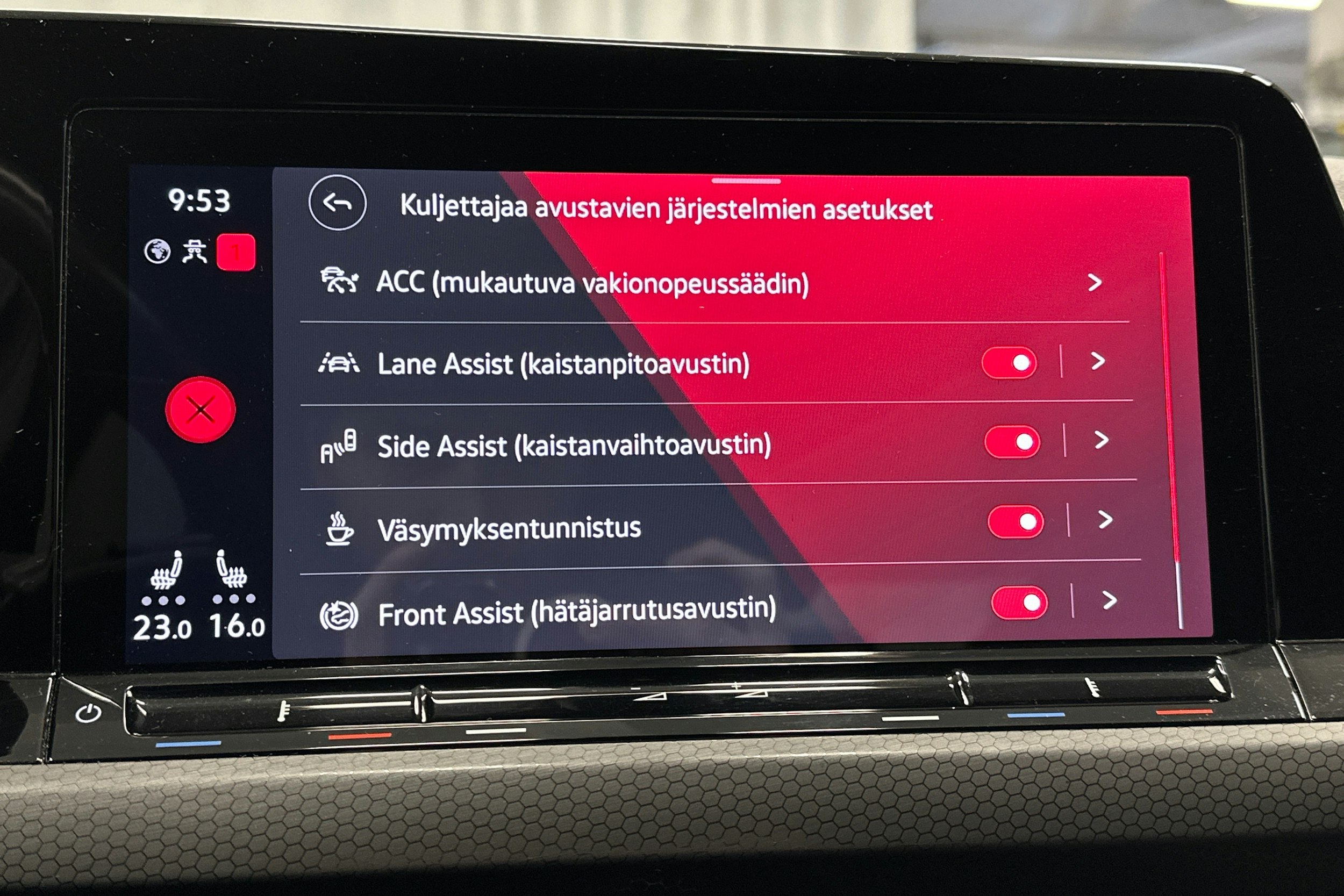 musta Volkswagen Golf 2023 kuva 23.