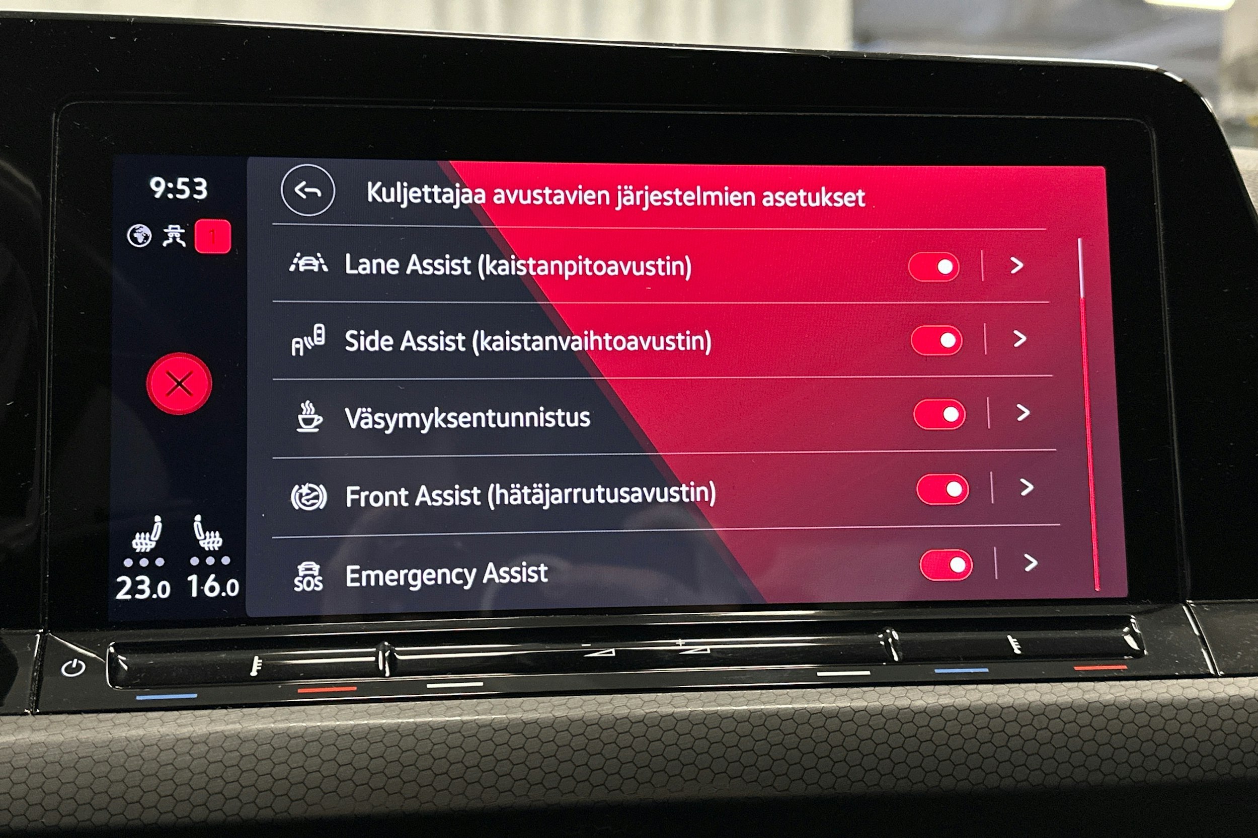 musta Volkswagen Golf 2023 kuva 24.