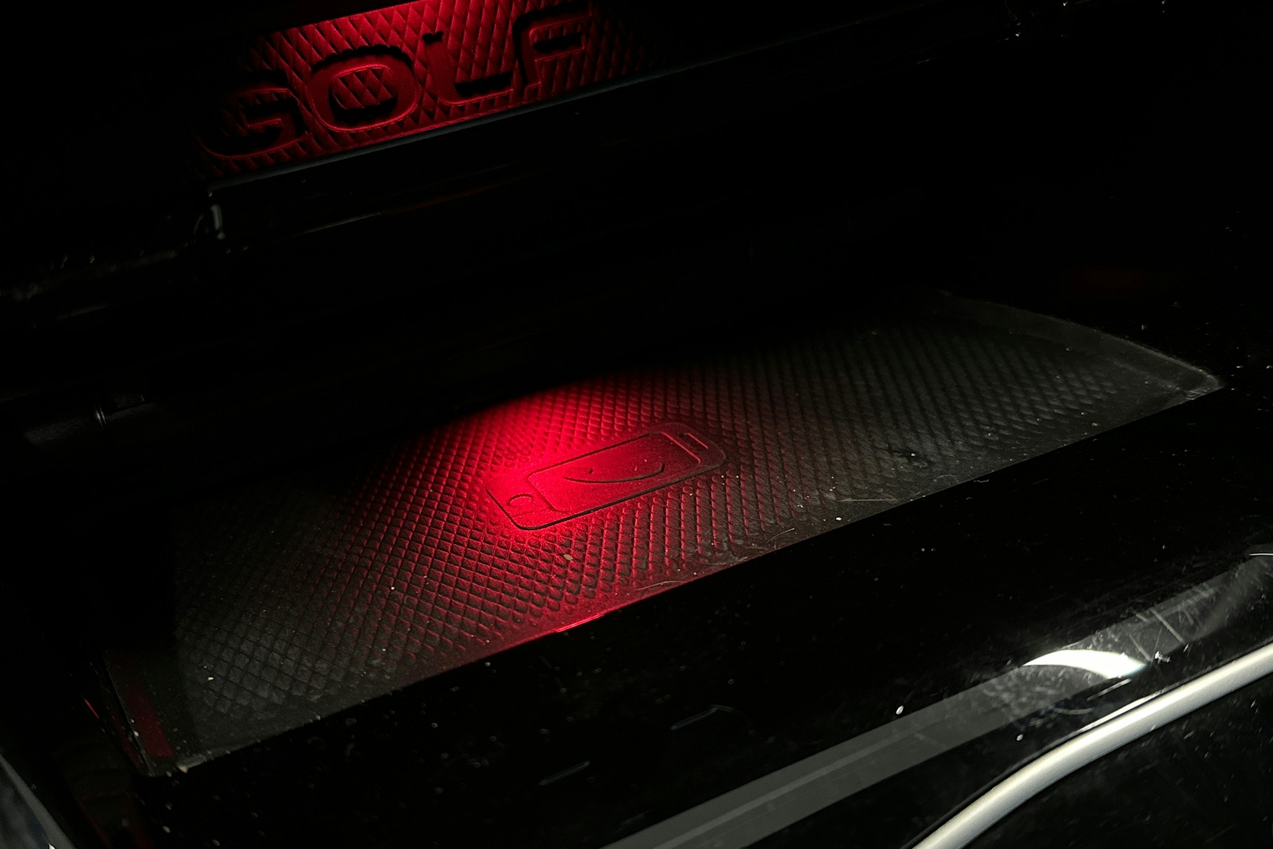 musta Volkswagen Golf 2023 kuva 26.