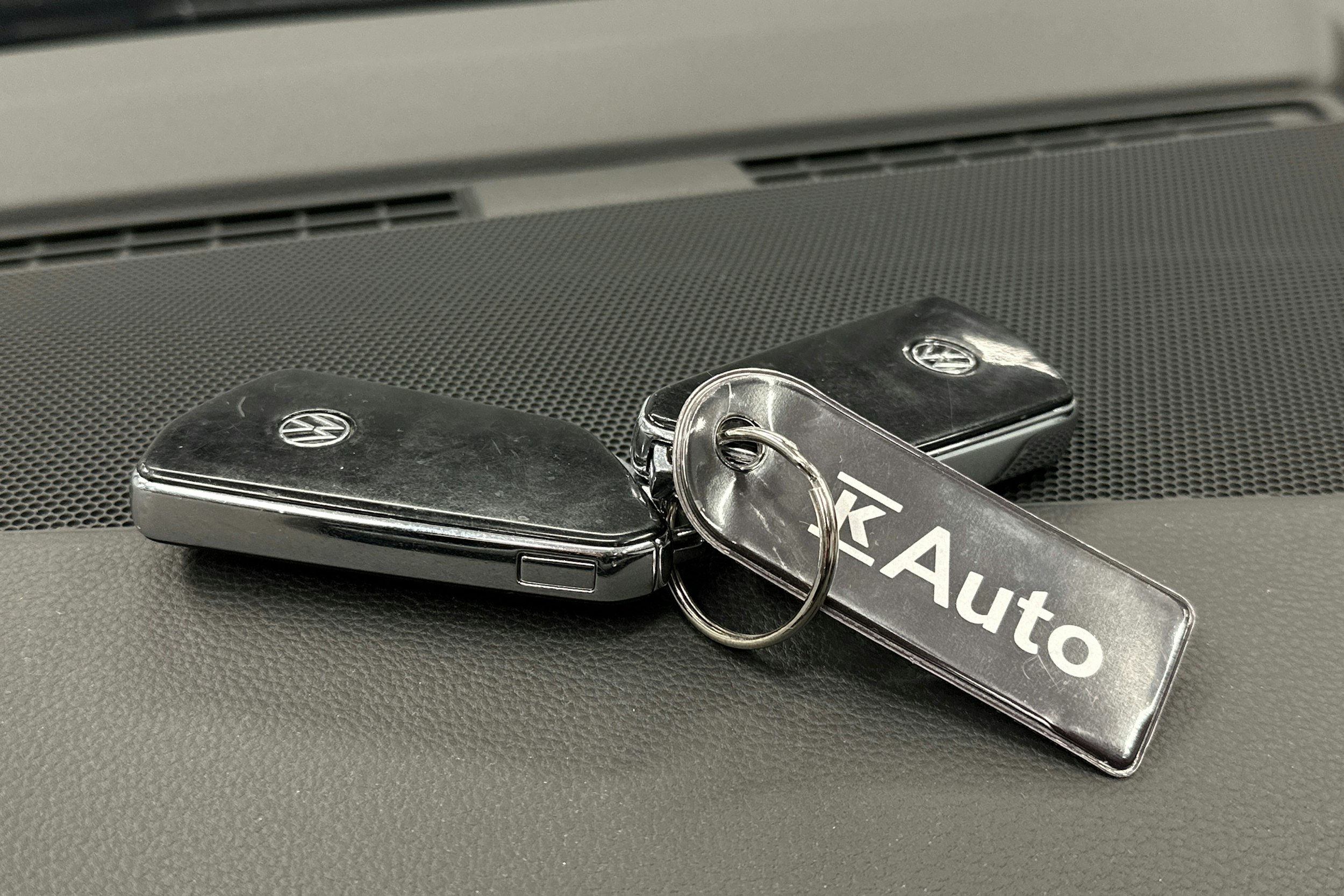 musta Volkswagen Golf 2023 kuva 28.