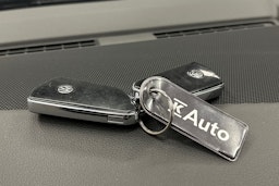 musta Volkswagen Golf 2023 kuva 28.