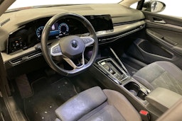 musta Volkswagen Golf 2023 kuva 3.