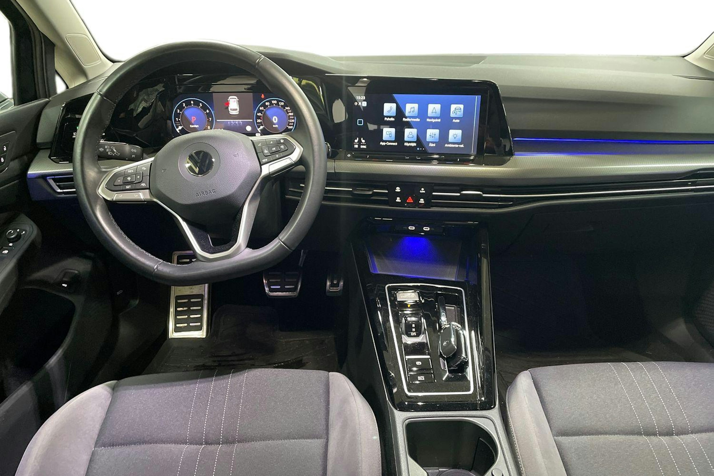 Musta Volkswagen GOLF 2023 kuva 9.