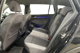 Musta Volkswagen GOLF 2023 kuva 10.
