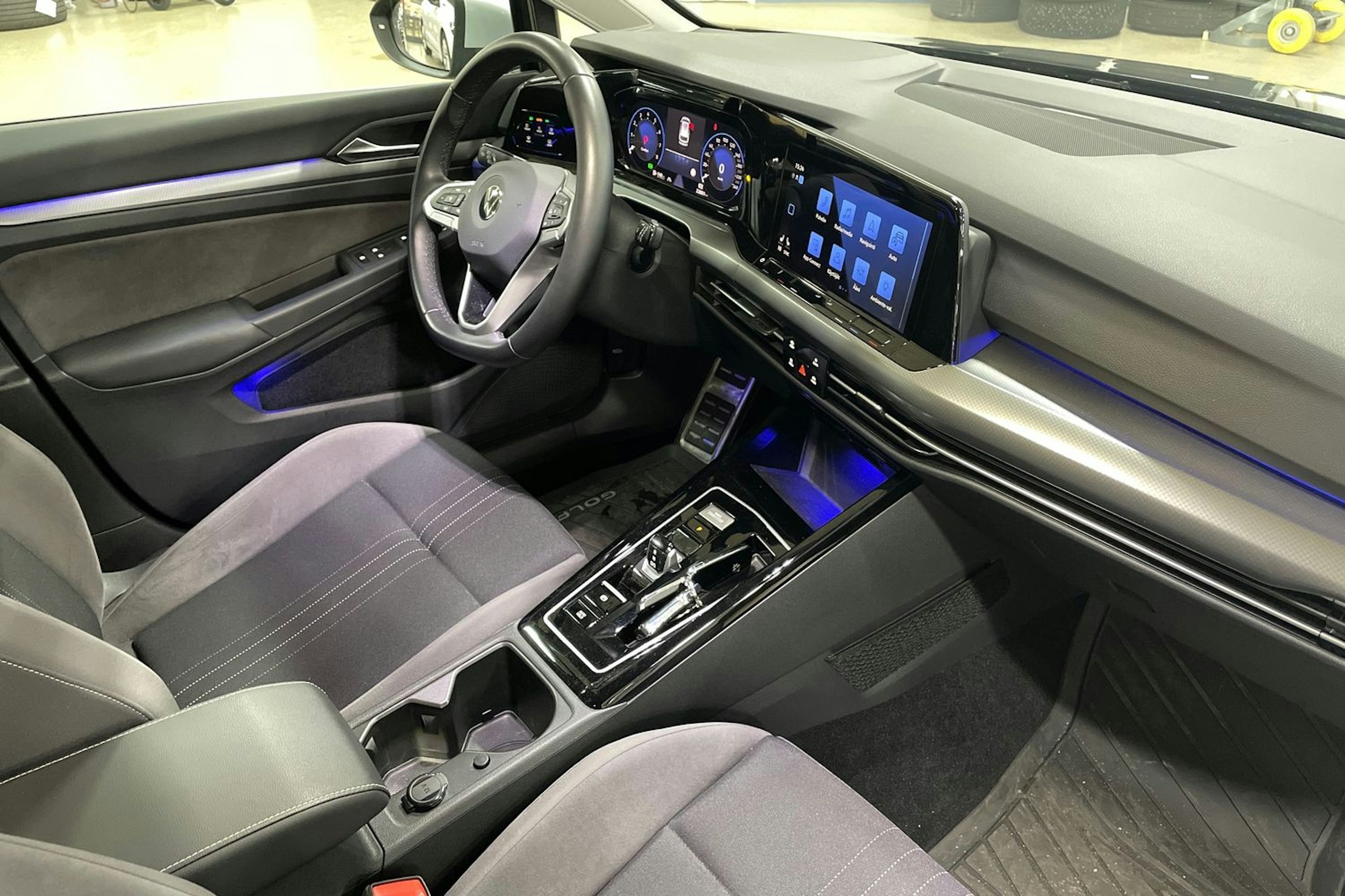 Musta Volkswagen GOLF 2023 kuva 14.
