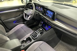 Musta Volkswagen GOLF 2023 kuva 14.