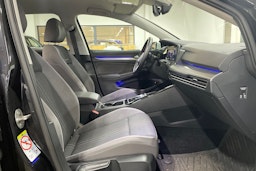 Musta Volkswagen GOLF 2023 kuva 15.