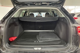 Musta Volkswagen GOLF 2023 kuva 16.