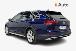 sininen Volkswagen Golf 2023 kuva 2.