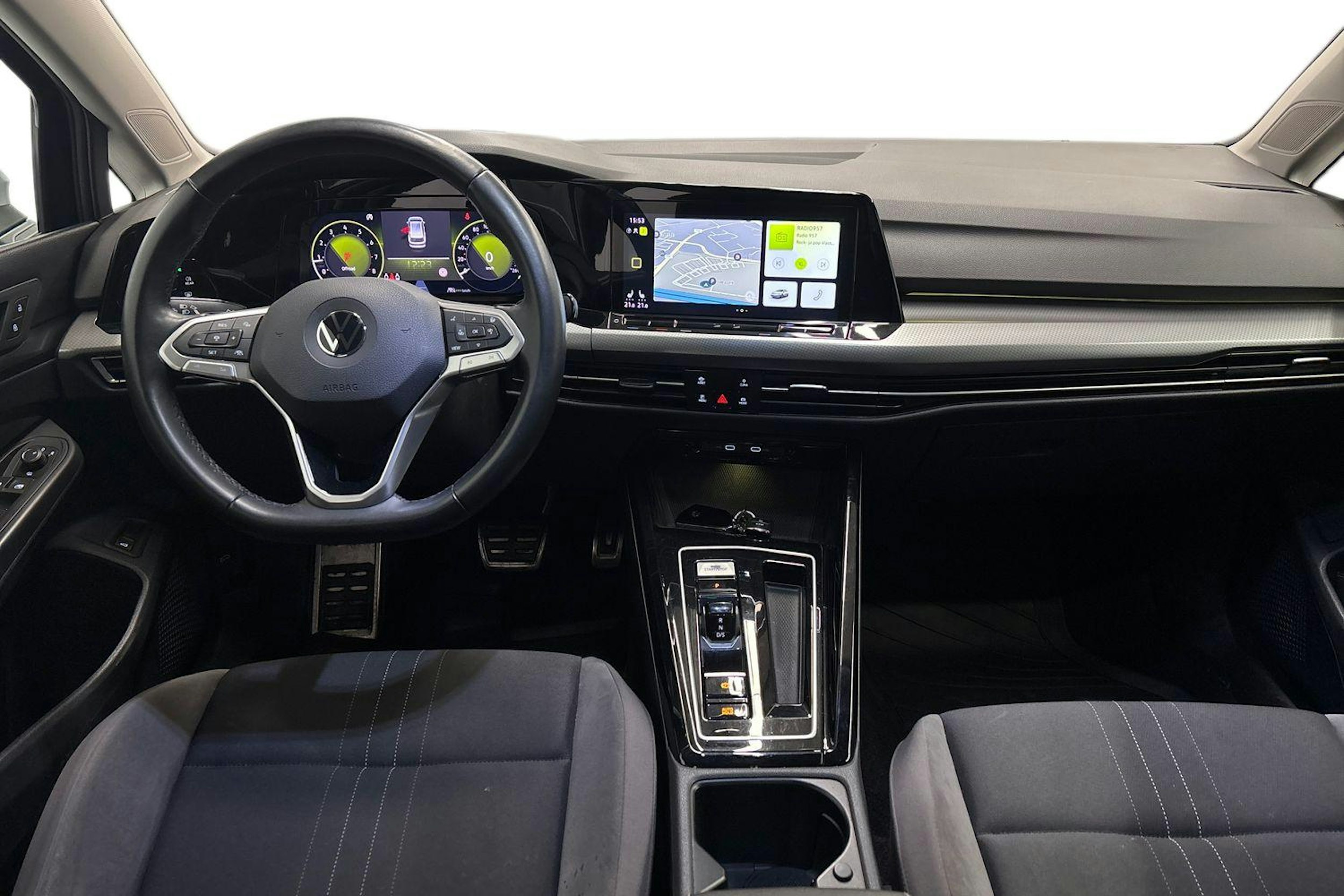 sininen Volkswagen Golf 2023 kuva 9.