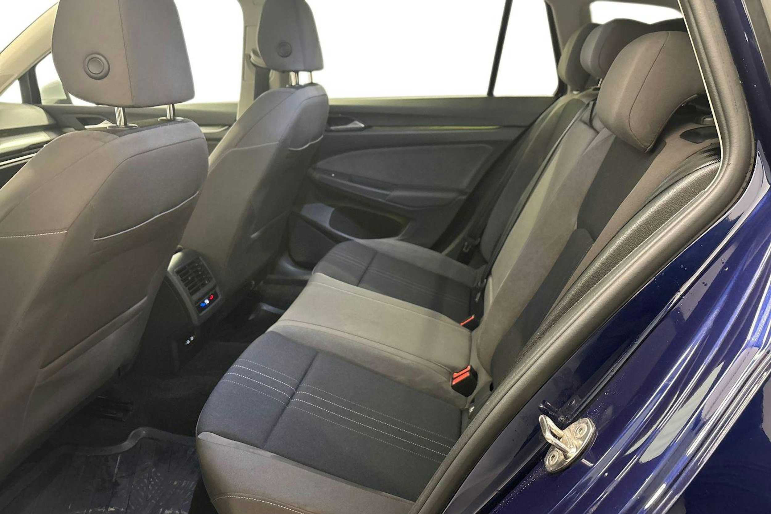sininen Volkswagen Golf 2023 kuva 10.