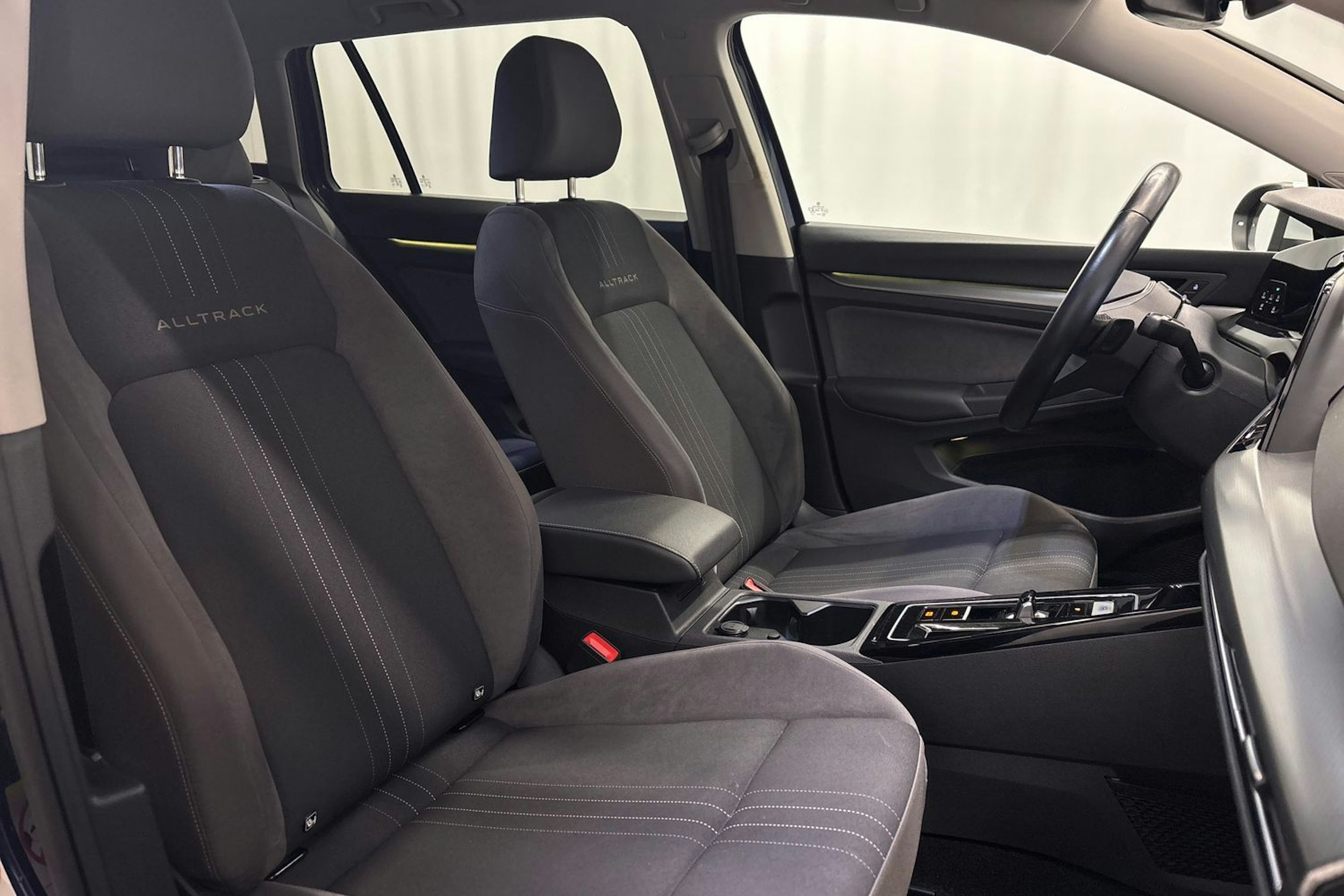 sininen Volkswagen Golf 2023 kuva 15.