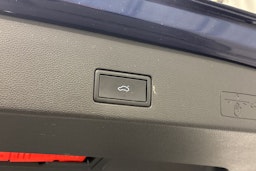 sininen Volkswagen Golf 2023 kuva 16.