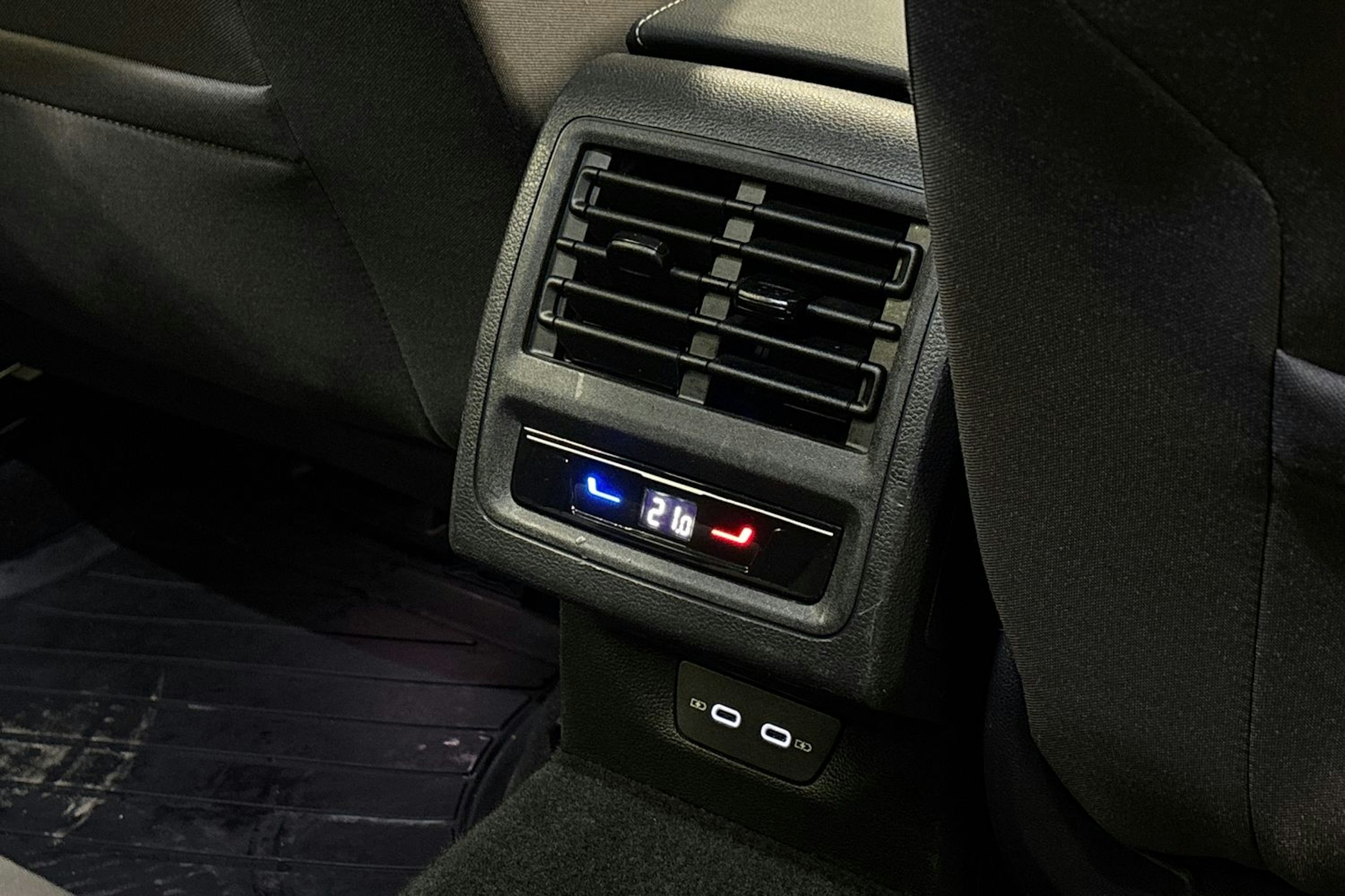 sininen Volkswagen Golf 2023 kuva 17.