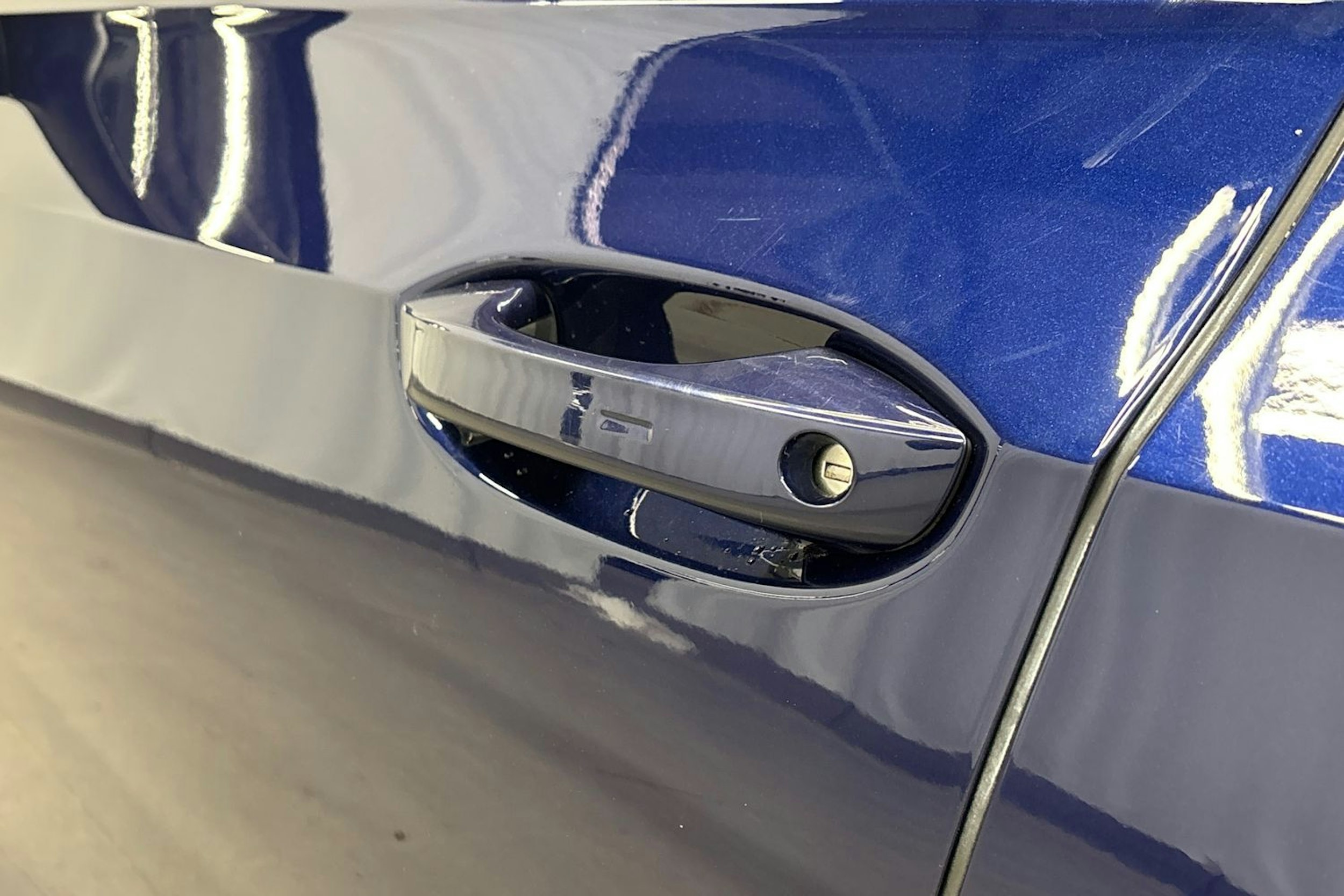 sininen Volkswagen Golf 2023 kuva 18.