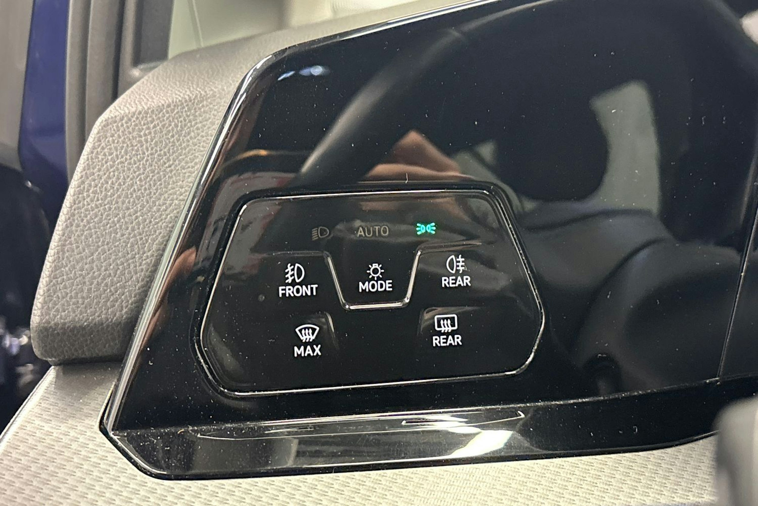 sininen Volkswagen Golf 2023 kuva 20.