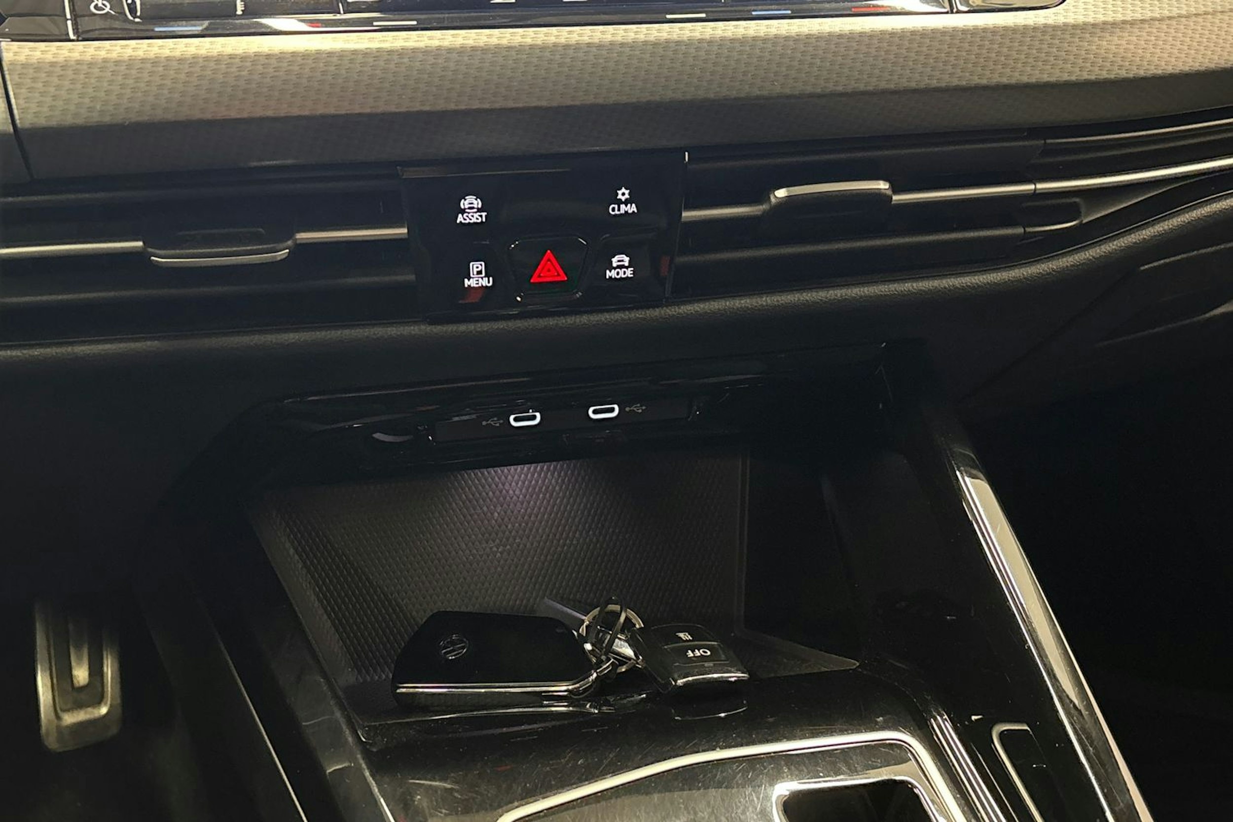 sininen Volkswagen Golf 2023 kuva 29.