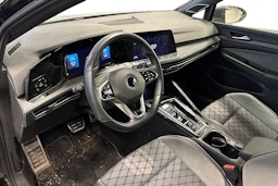 musta Volkswagen Golf 2023 kuva 3.