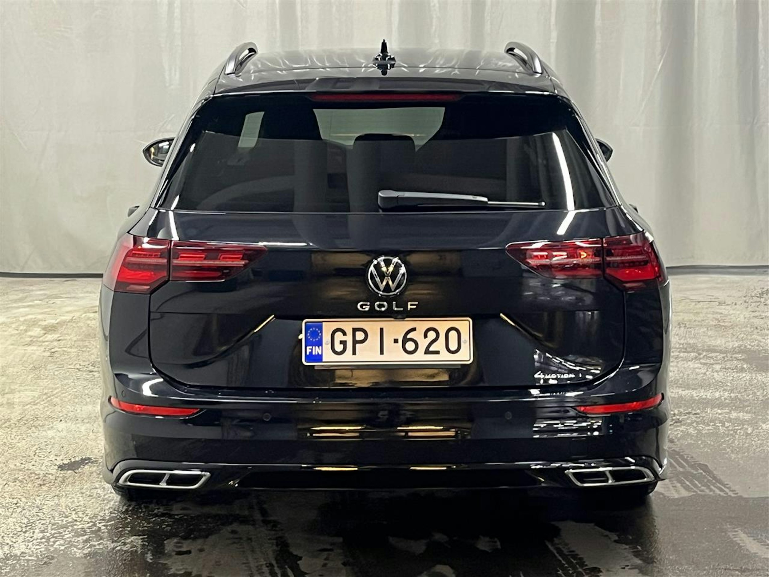 musta Volkswagen Golf 2023 kuva 6.