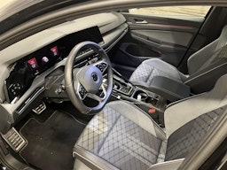 musta Volkswagen Golf 2023 kuva 7.