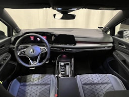 musta Volkswagen Golf 2023 kuva 9.