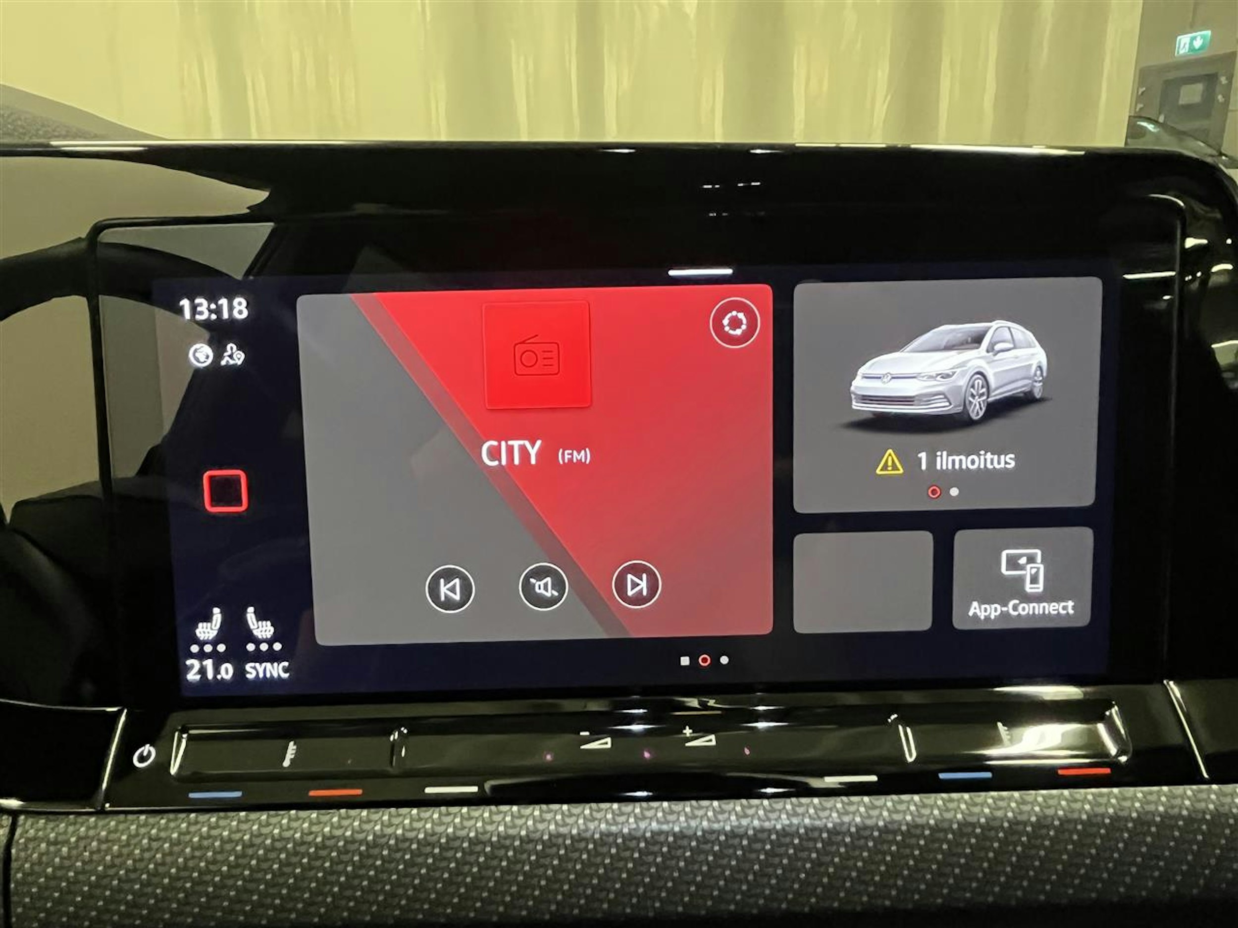 musta Volkswagen Golf 2023 kuva 11.