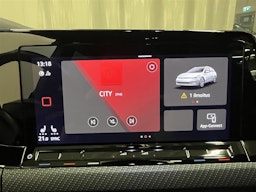 musta Volkswagen Golf 2023 kuva 11.