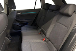 valkoinen Volkswagen Golf 2023 kuva 11.